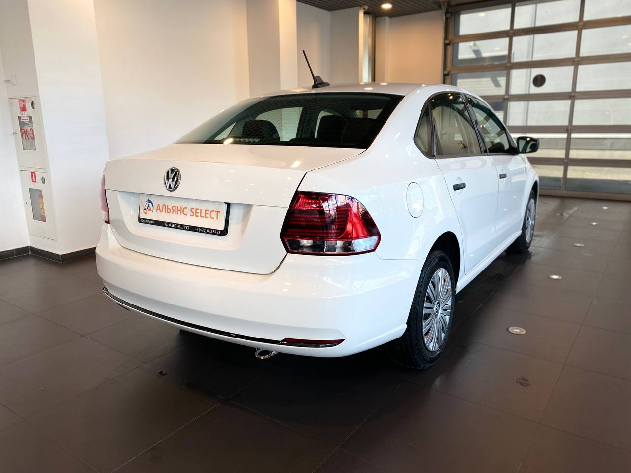 VOLKSWAGEN POLO