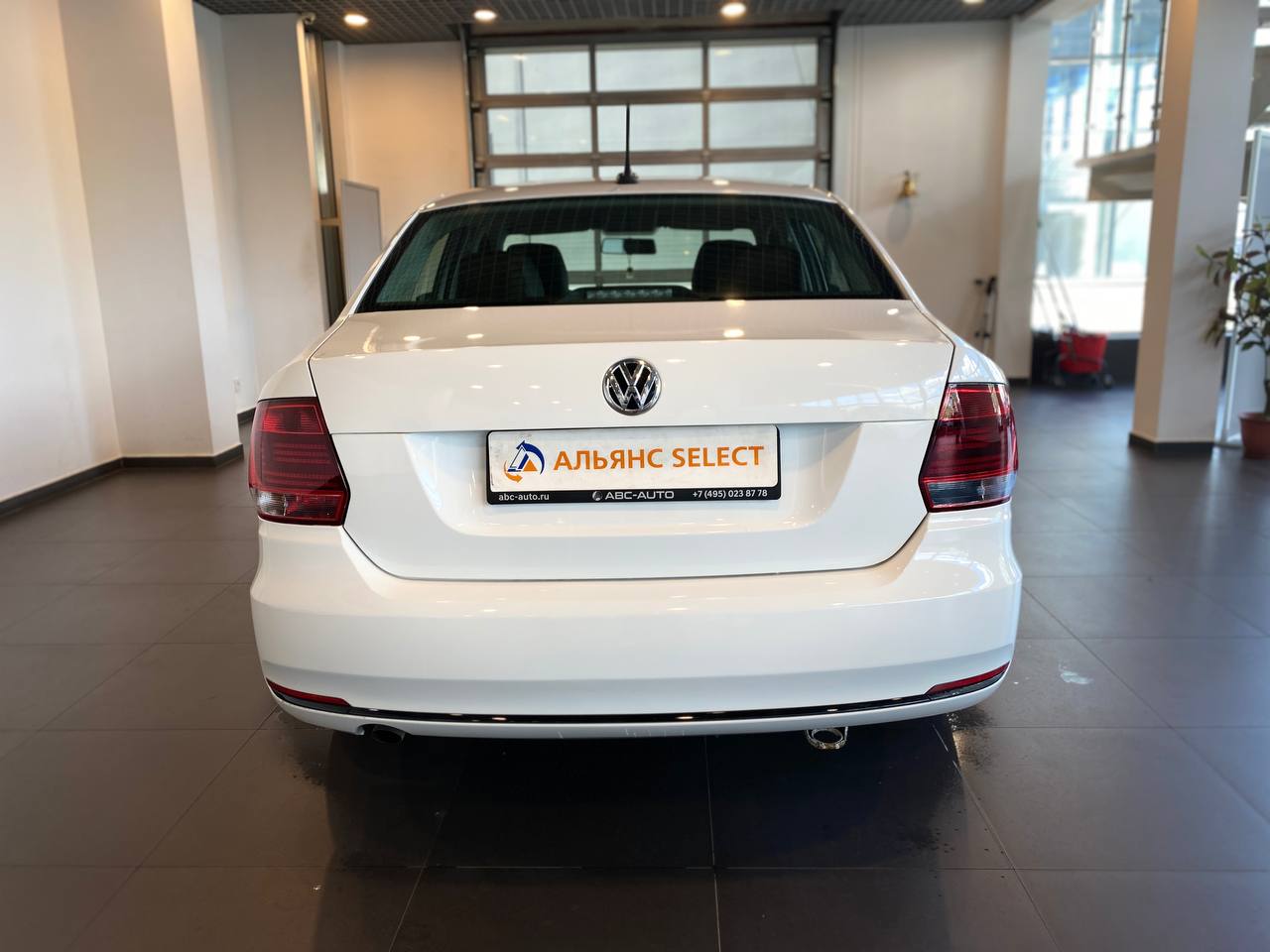 VOLKSWAGEN POLO