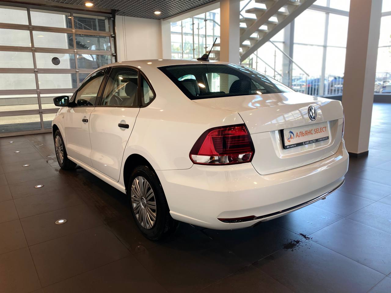 VOLKSWAGEN POLO