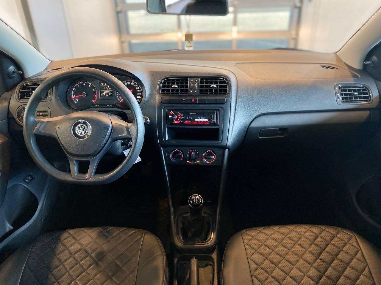 VOLKSWAGEN POLO