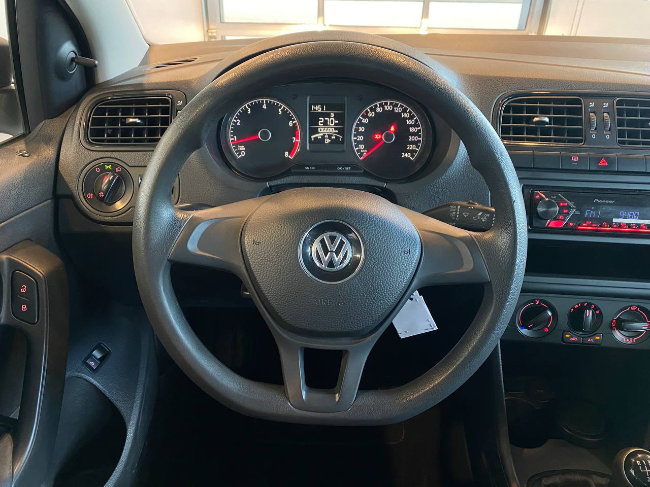 VOLKSWAGEN POLO