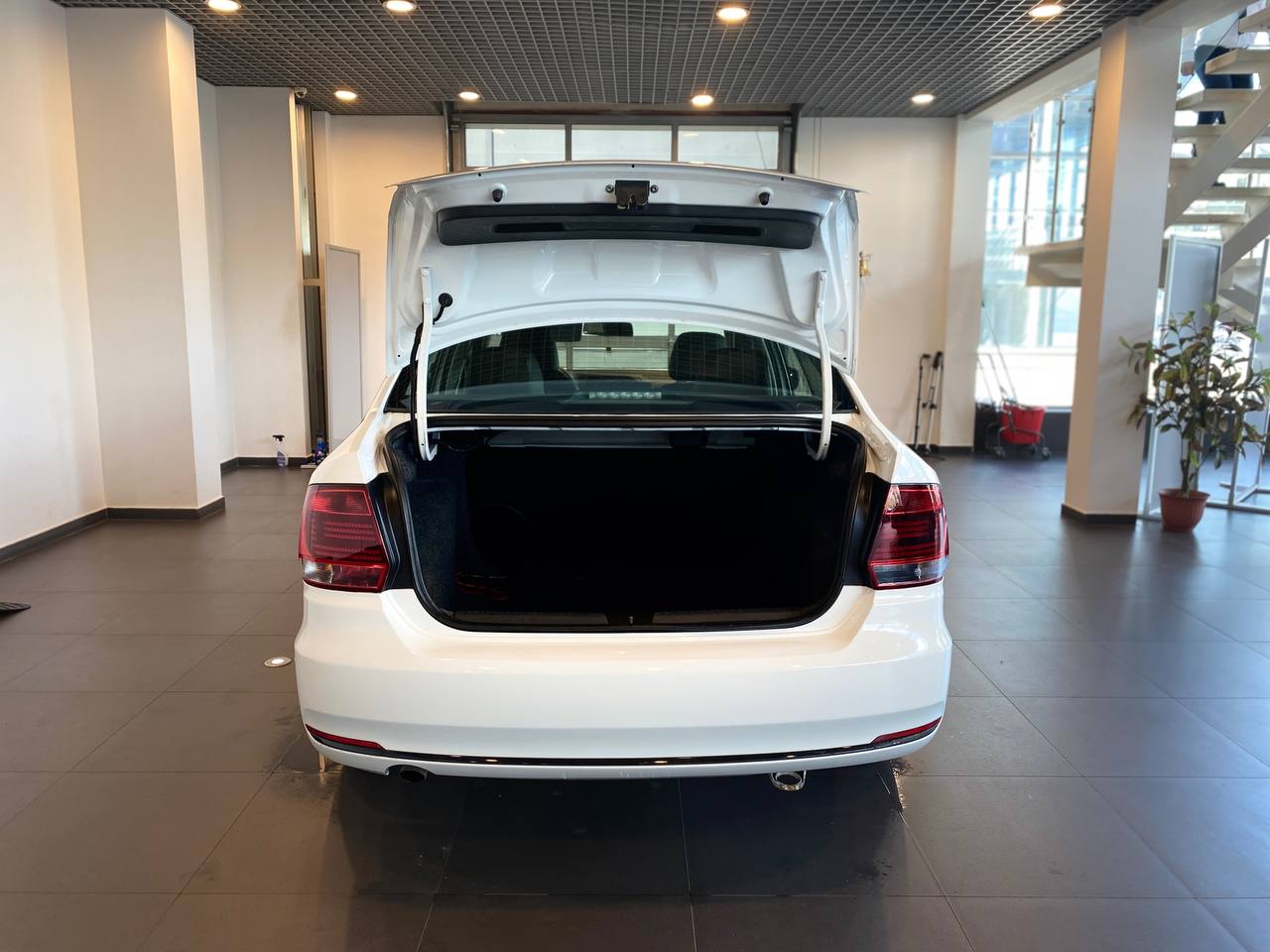 VOLKSWAGEN POLO