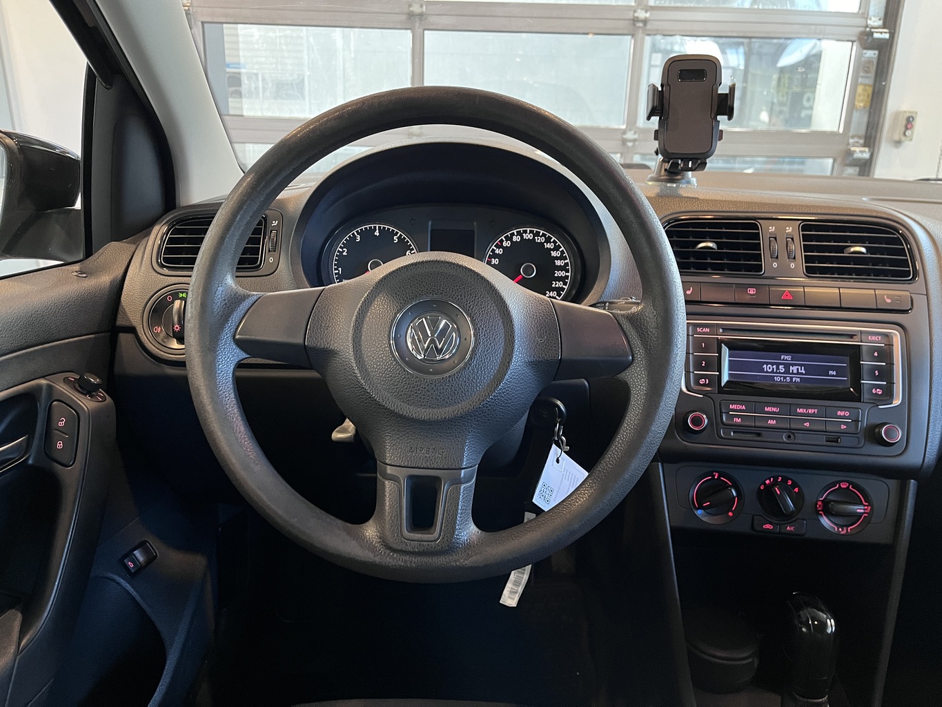 VOLKSWAGEN POLO