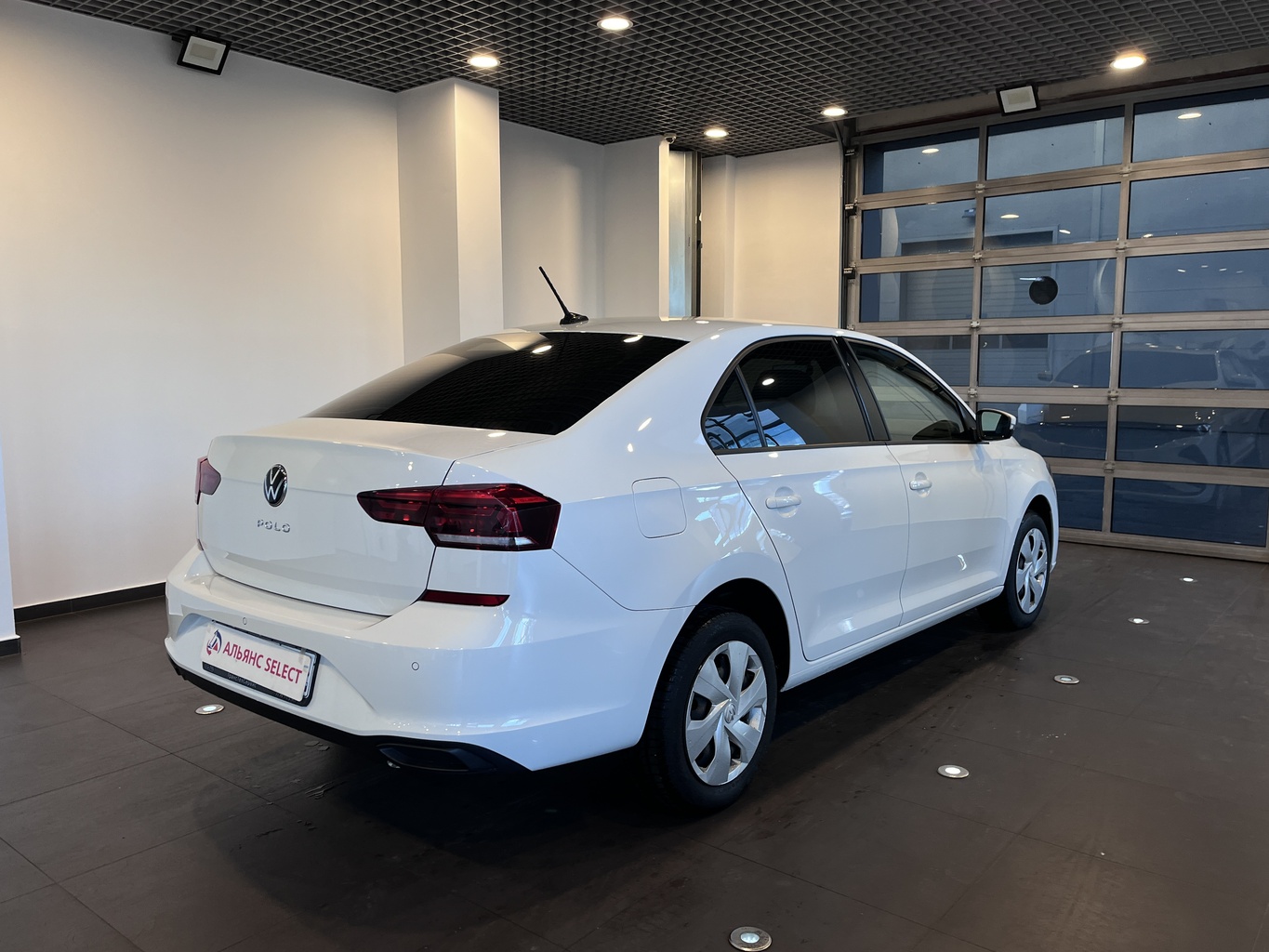 VOLKSWAGEN POLO