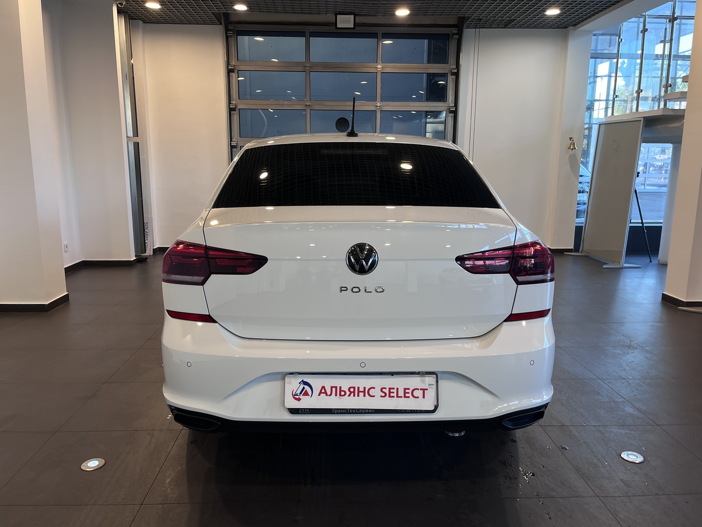 VOLKSWAGEN POLO