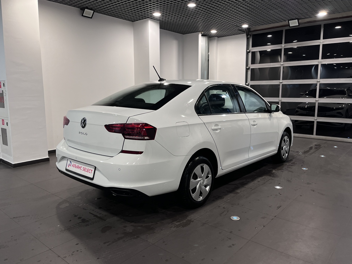 VOLKSWAGEN POLO