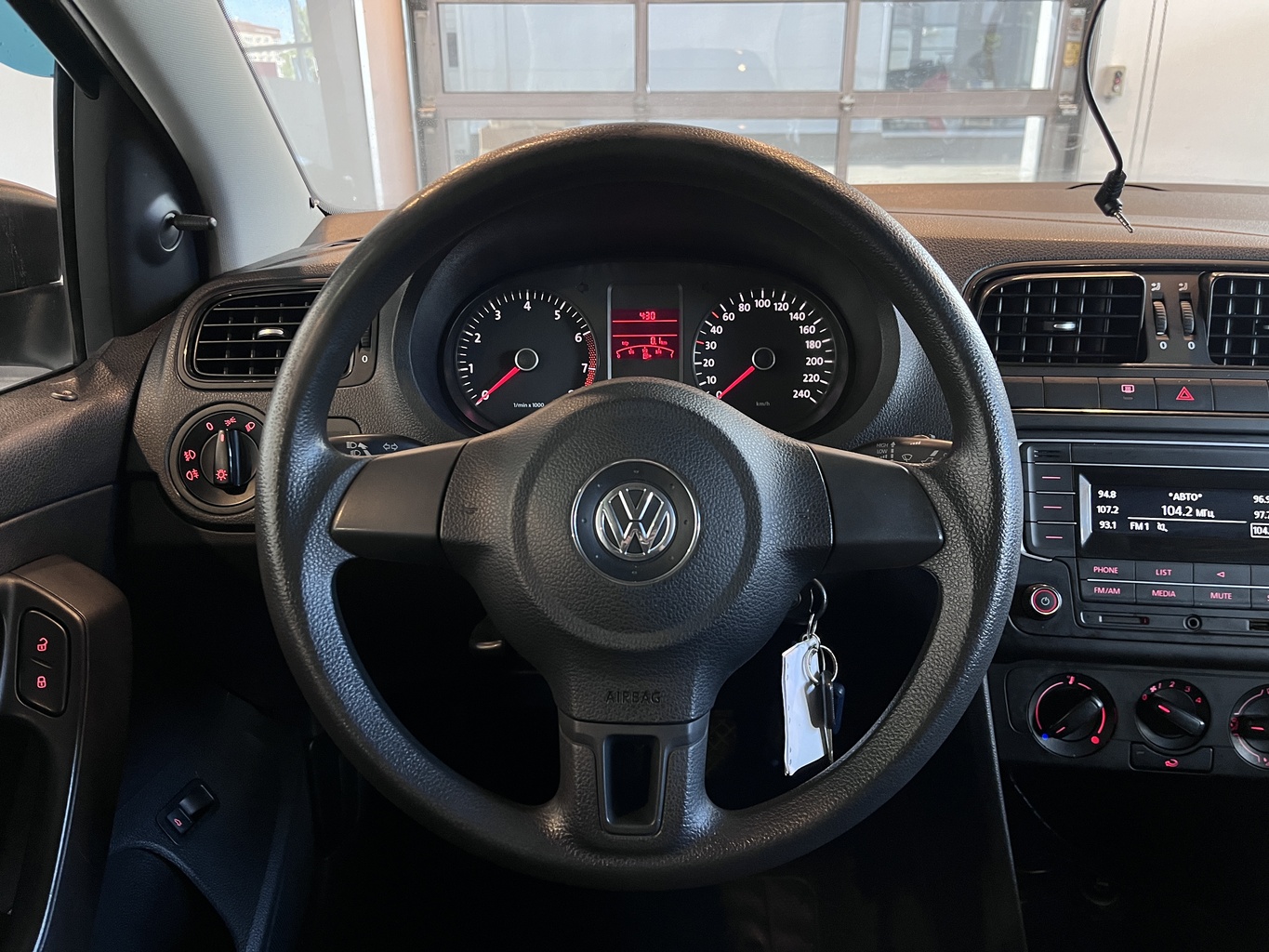 VOLKSWAGEN POLO