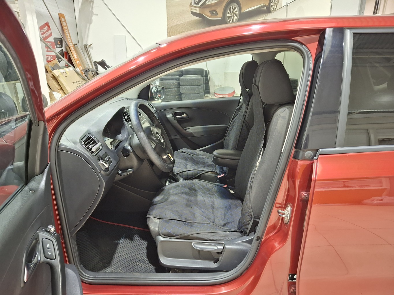 VOLKSWAGEN POLO