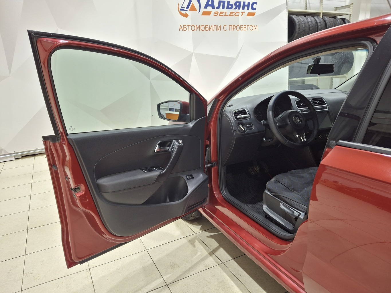 VOLKSWAGEN POLO