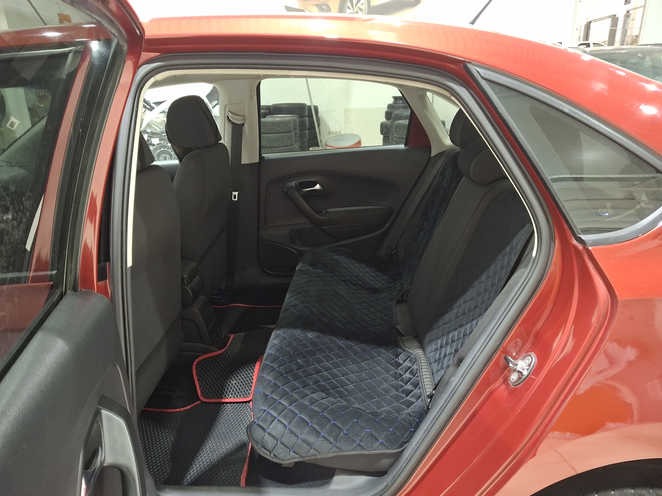 VOLKSWAGEN POLO