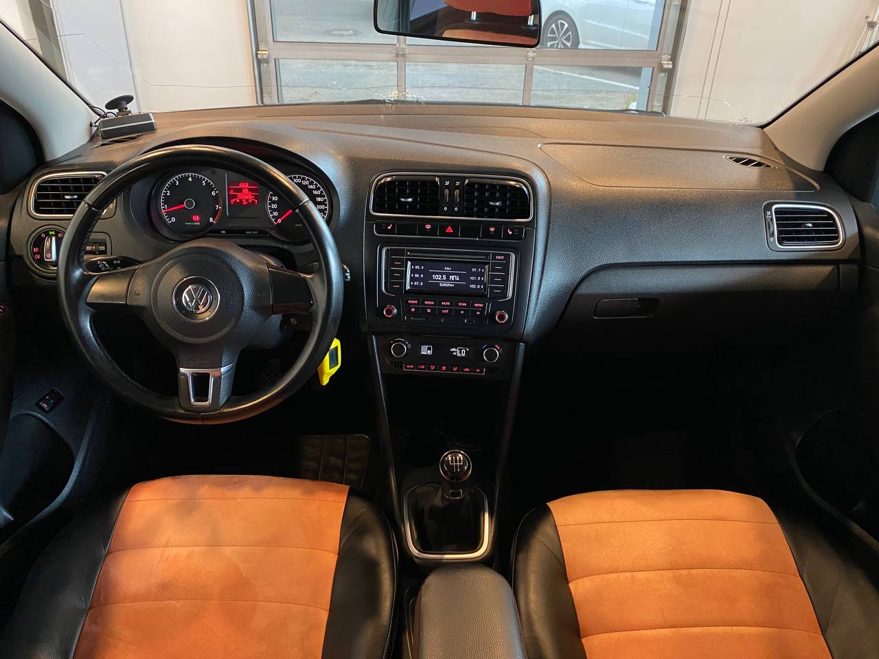 VOLKSWAGEN POLO
