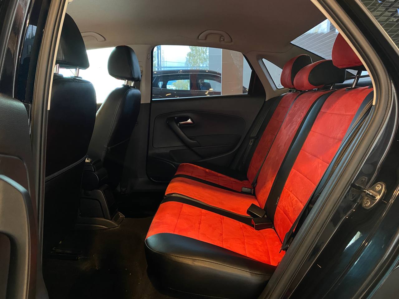 VOLKSWAGEN POLO