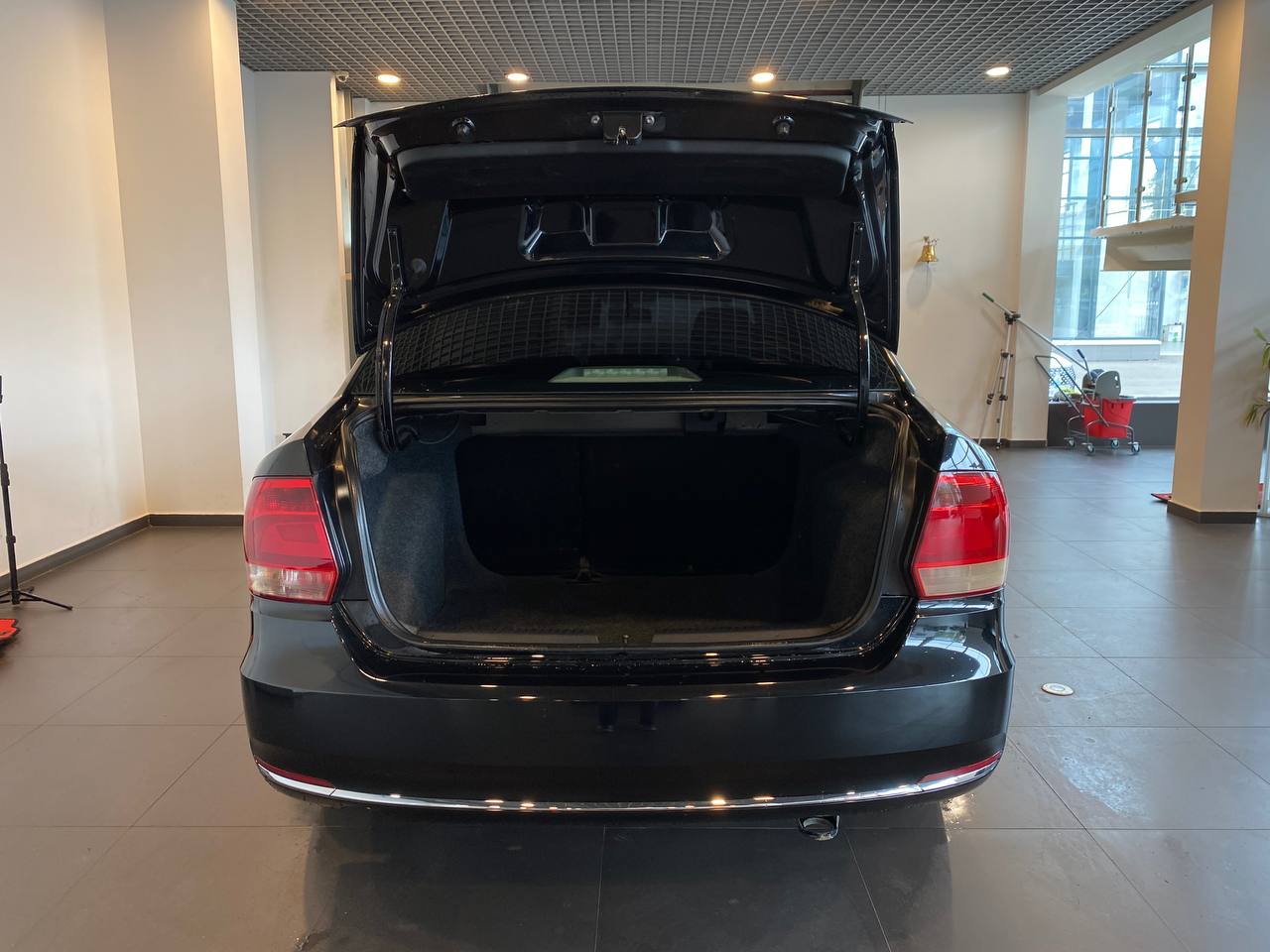 VOLKSWAGEN POLO