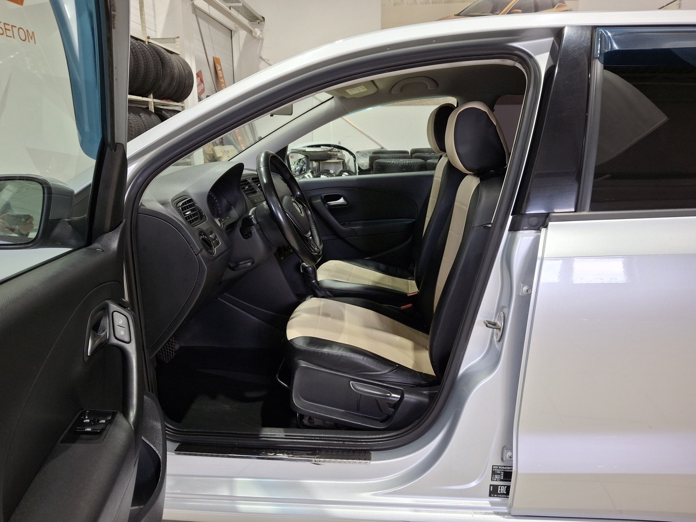 VOLKSWAGEN POLO