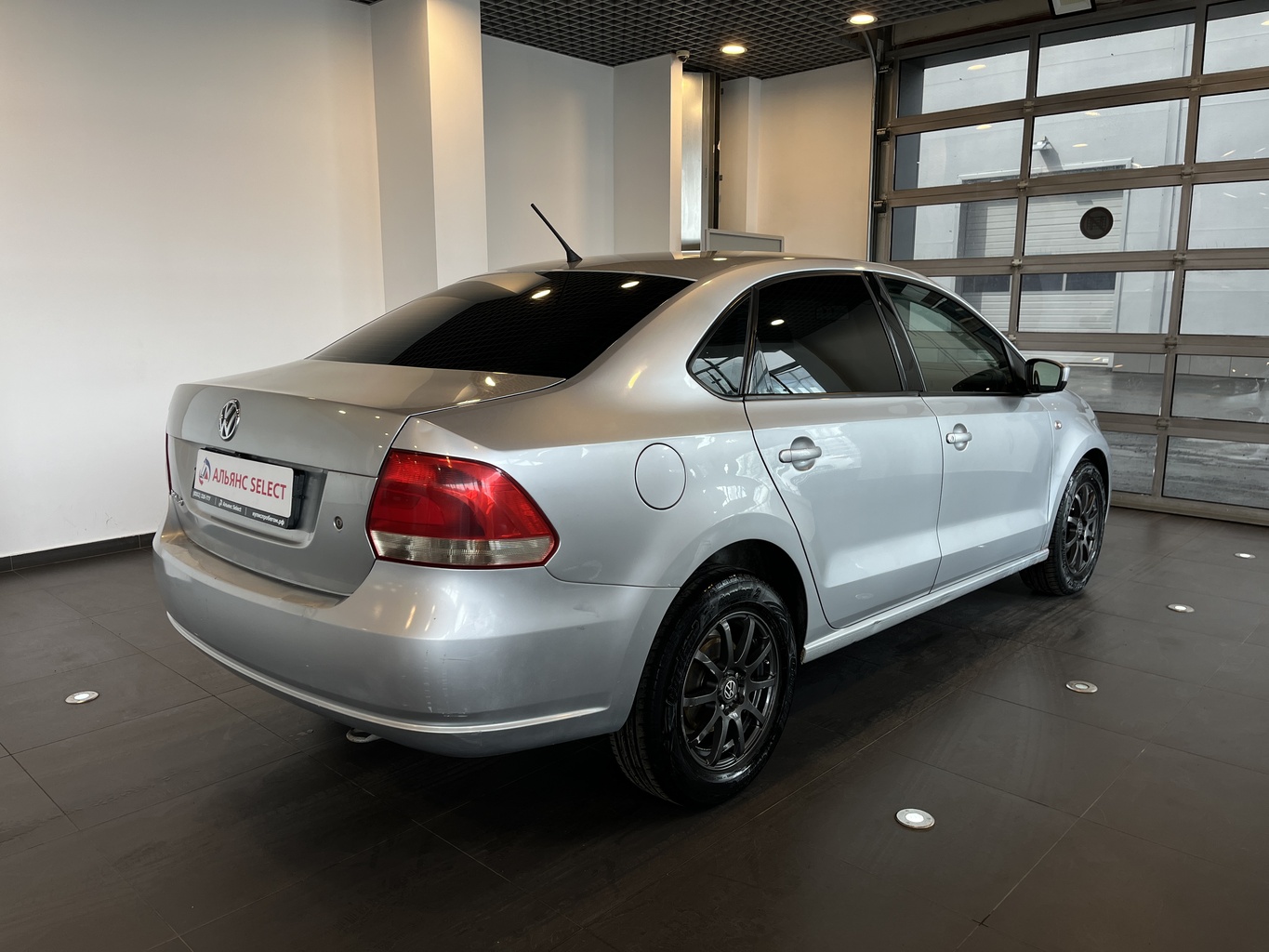 VOLKSWAGEN POLO