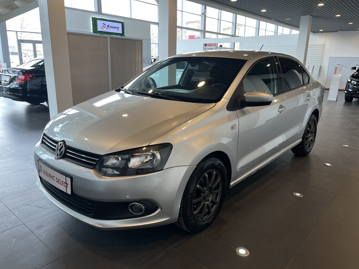 VOLKSWAGEN POLO