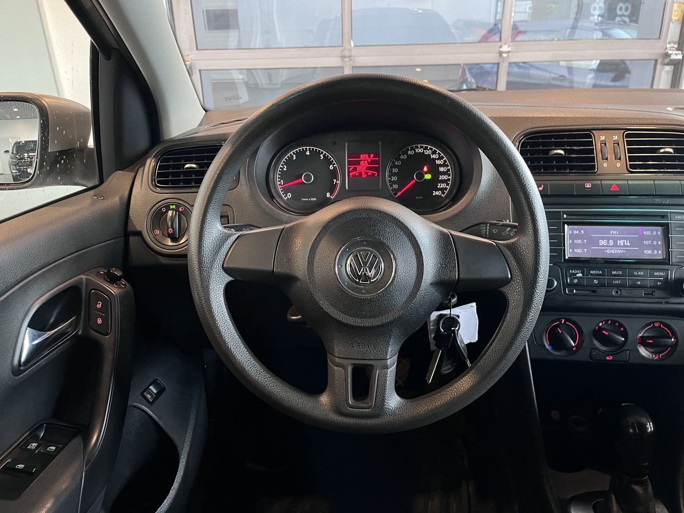 VOLKSWAGEN POLO