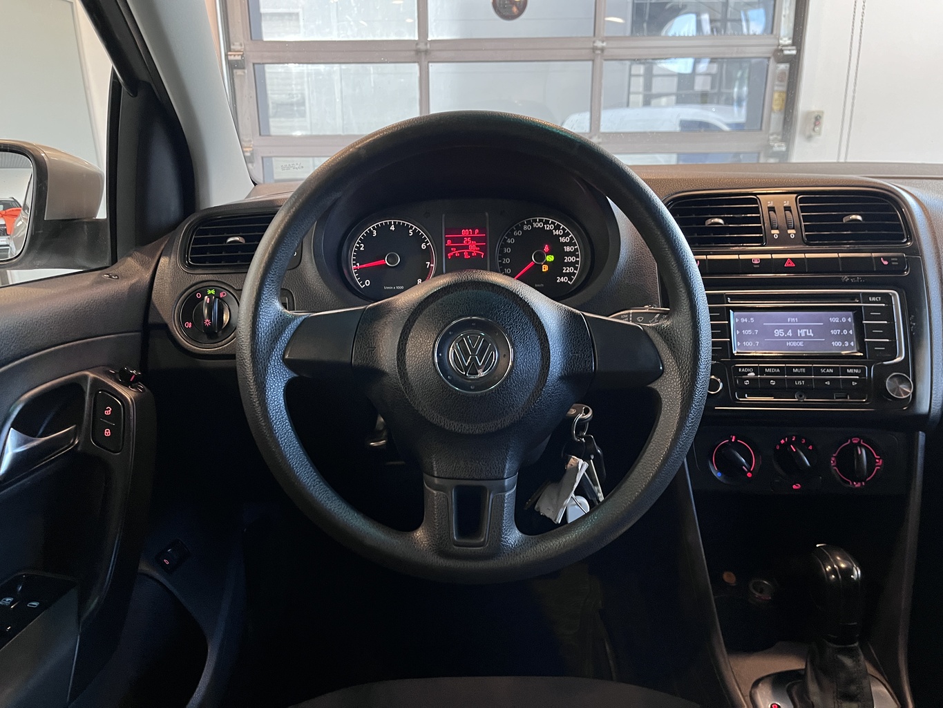 VOLKSWAGEN POLO