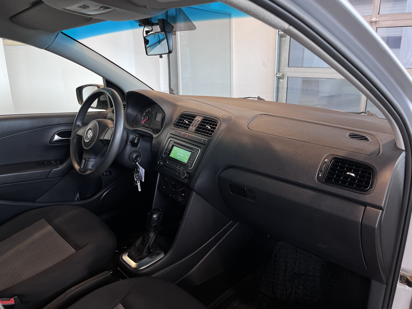 VOLKSWAGEN POLO