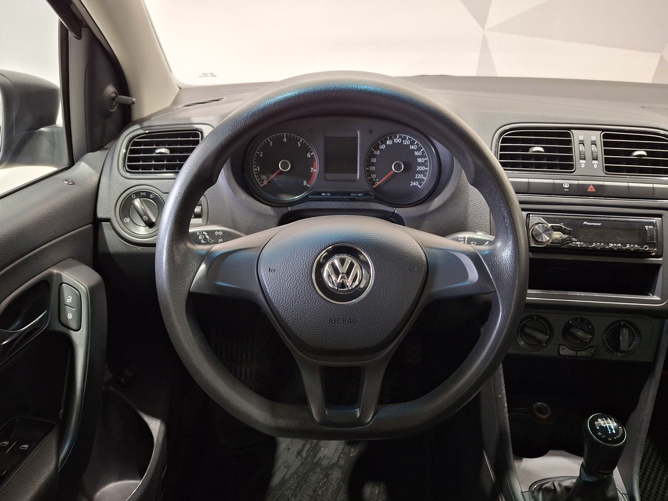 VOLKSWAGEN POLO