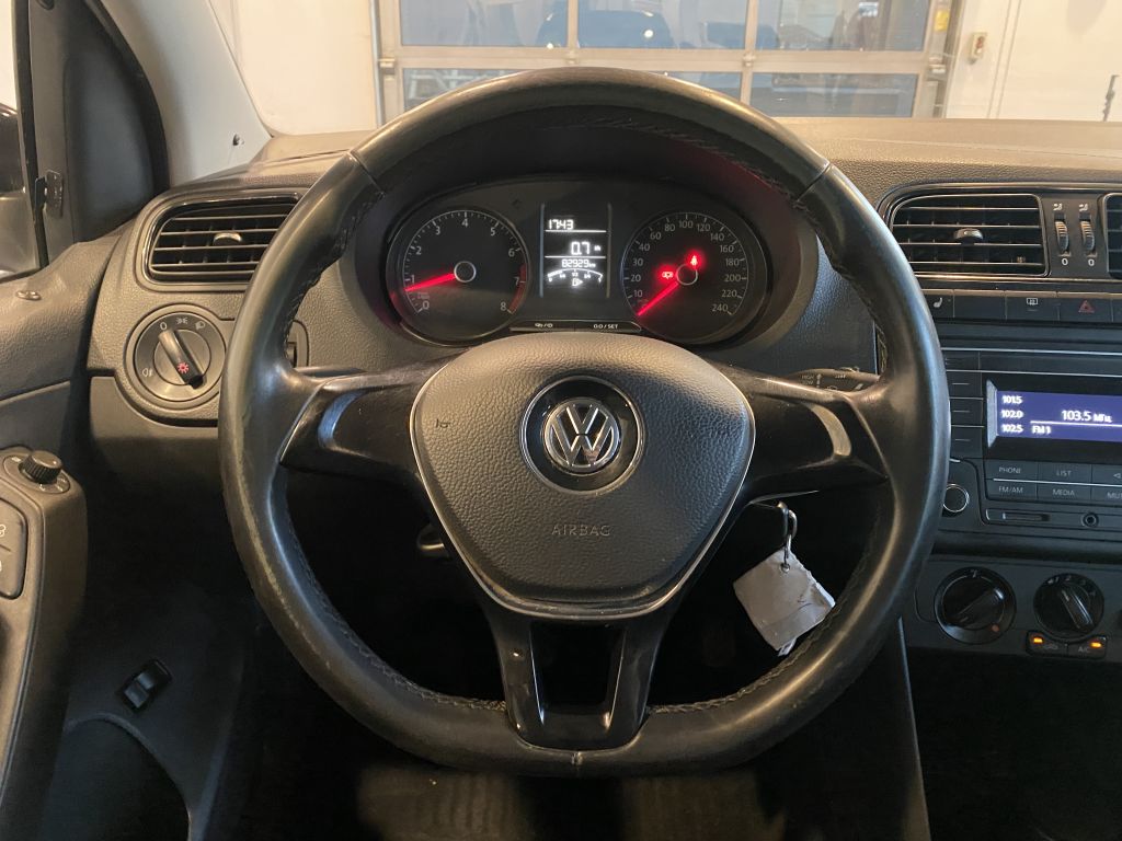 VOLKSWAGEN POLO