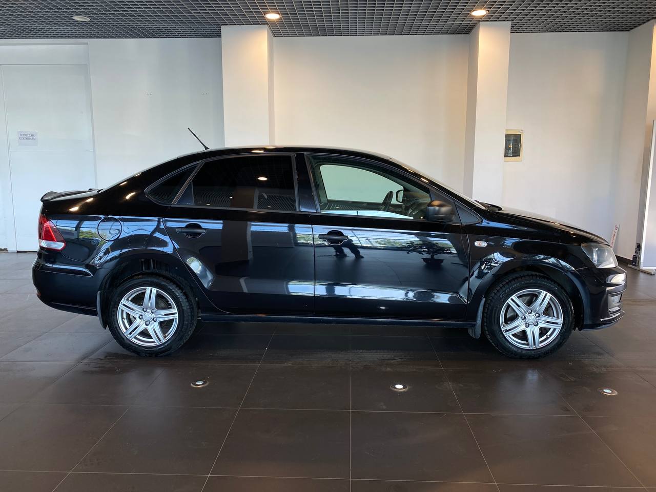 VOLKSWAGEN POLO
