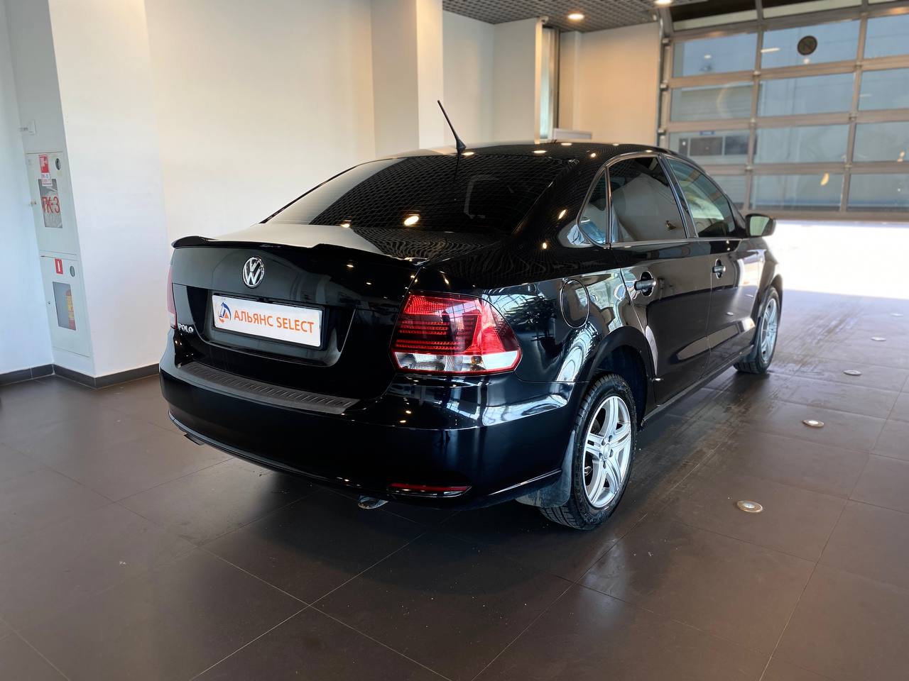 VOLKSWAGEN POLO