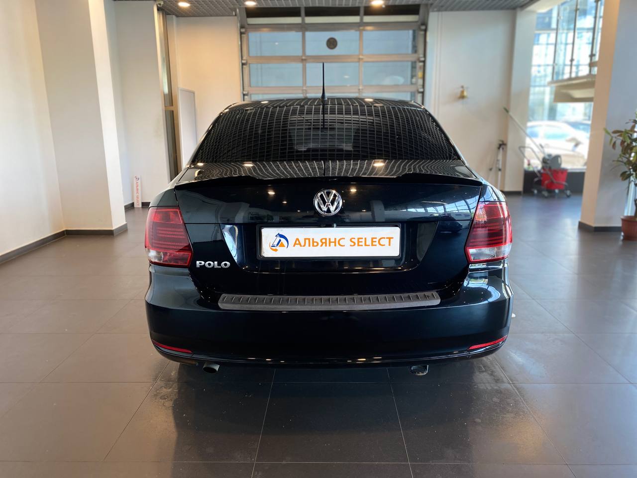 VOLKSWAGEN POLO