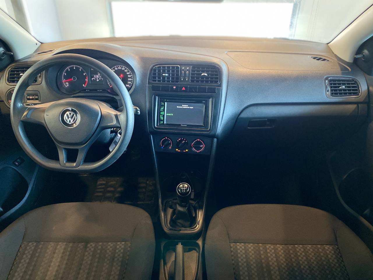 VOLKSWAGEN POLO