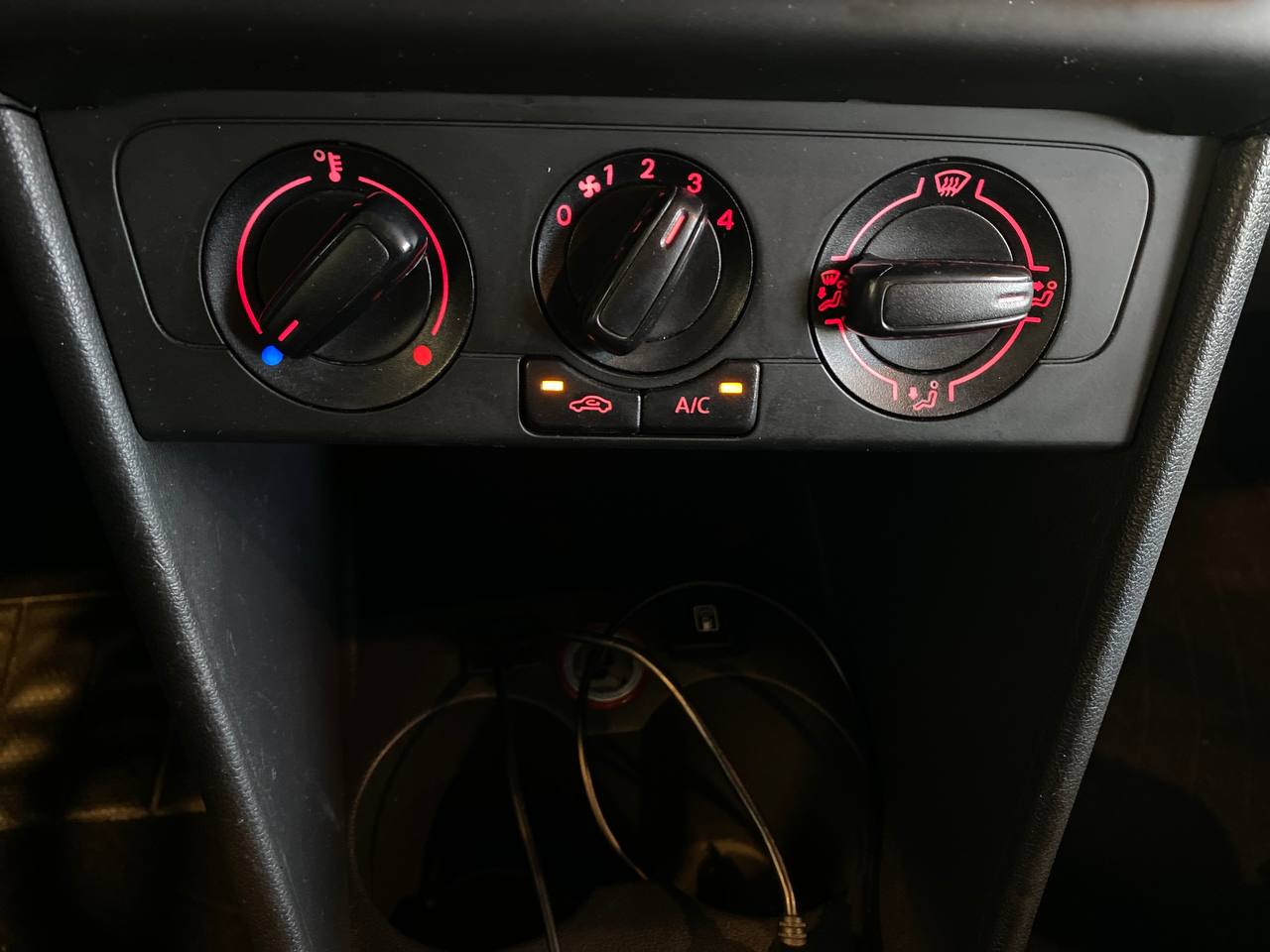VOLKSWAGEN POLO