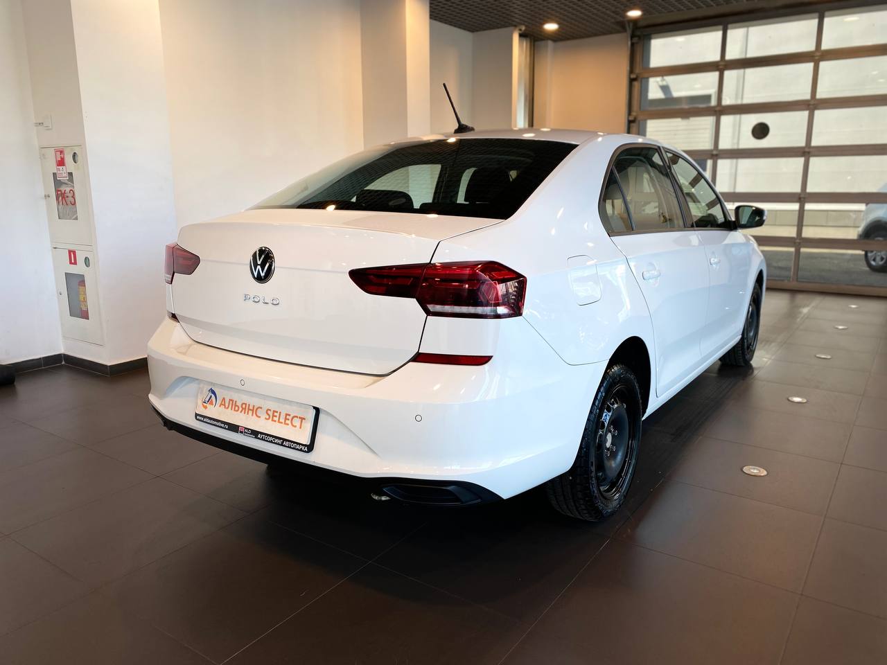 VOLKSWAGEN POLO