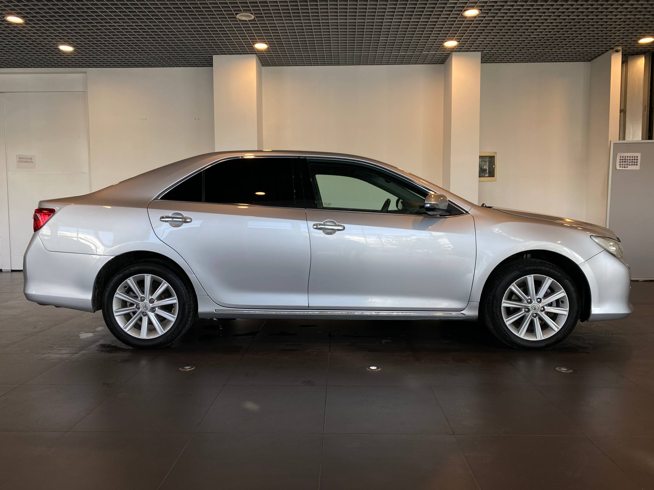 TOYOTA CAMRY