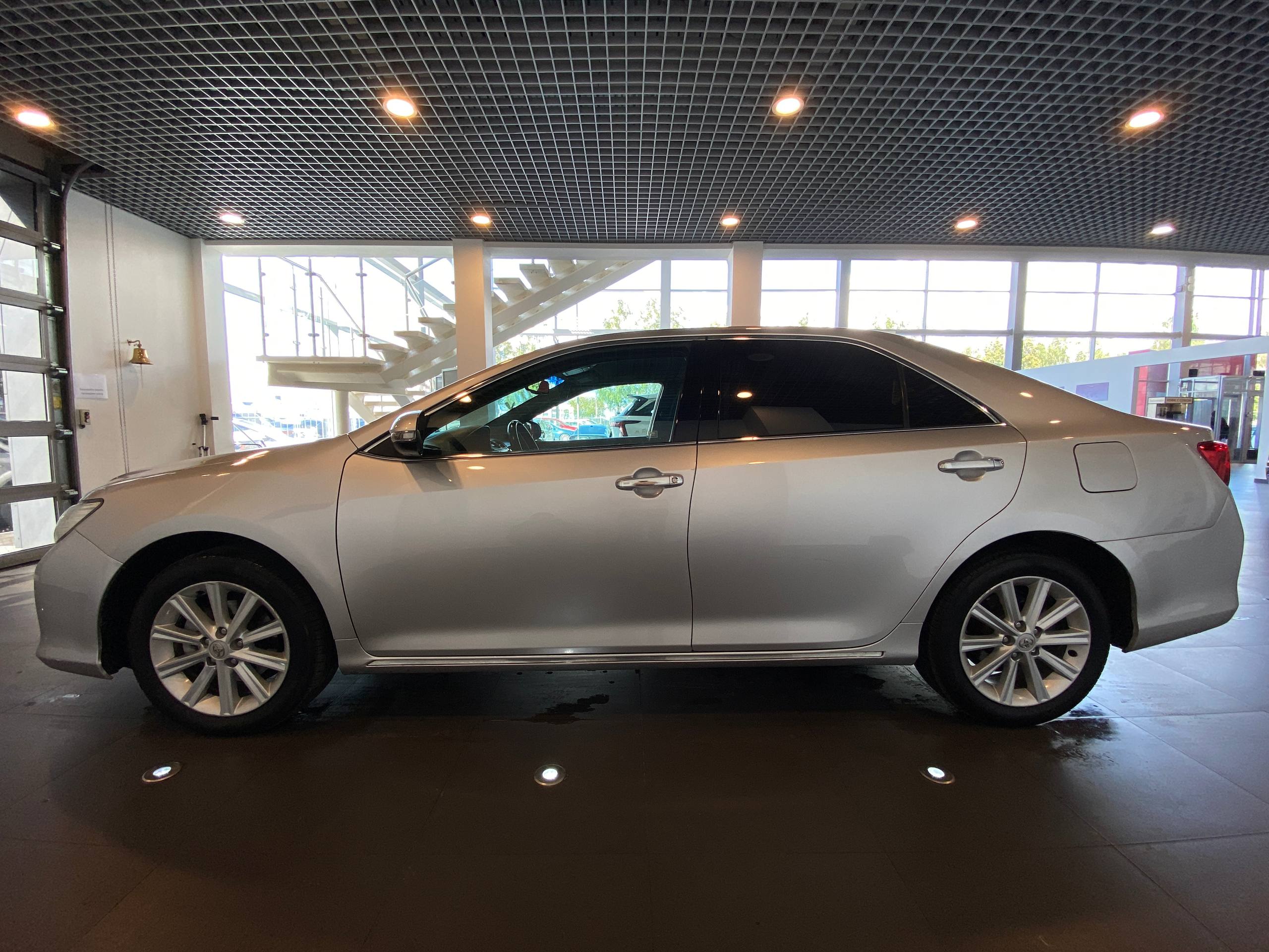 TOYOTA CAMRY