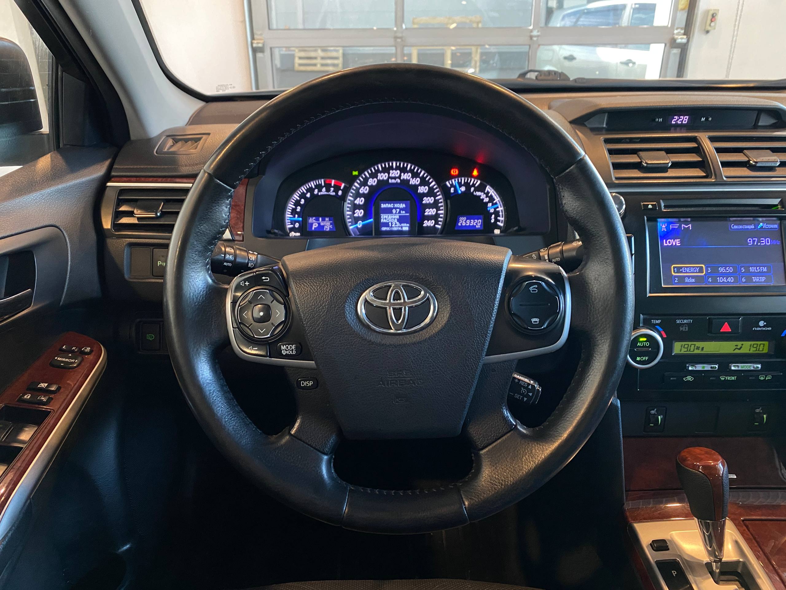 TOYOTA CAMRY