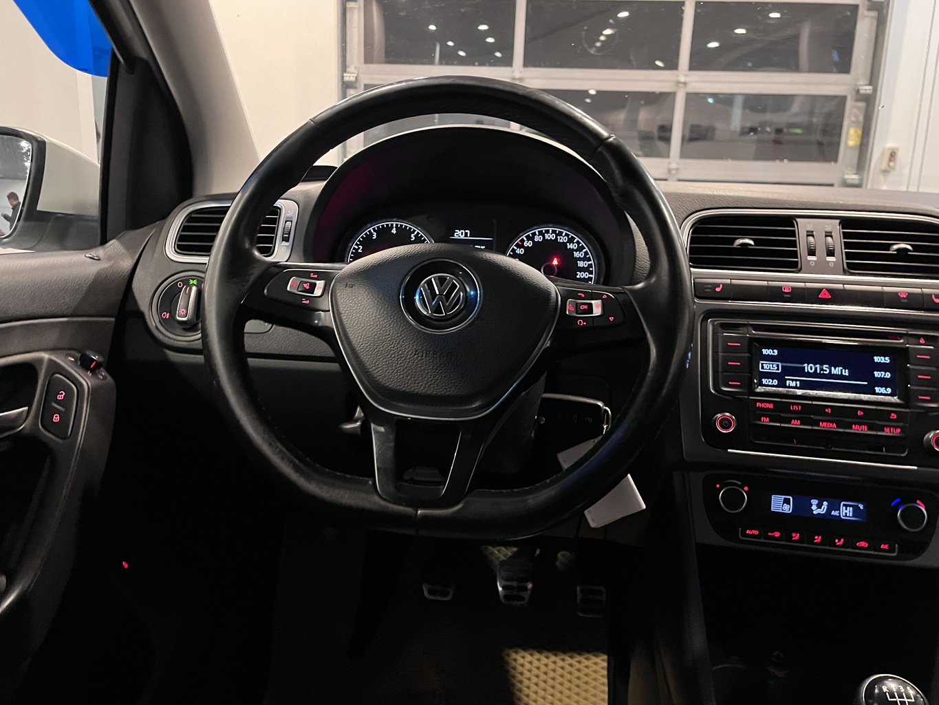 VOLKSWAGEN POLO