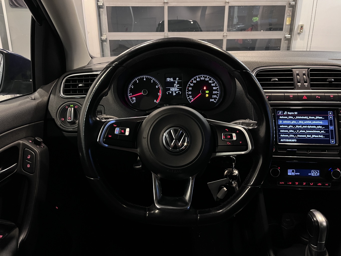 VOLKSWAGEN POLO