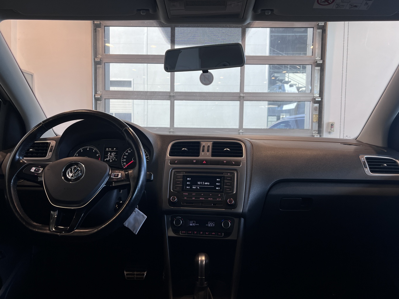 VOLKSWAGEN POLO