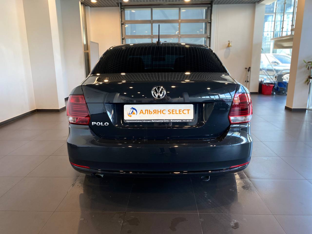 VOLKSWAGEN POLO