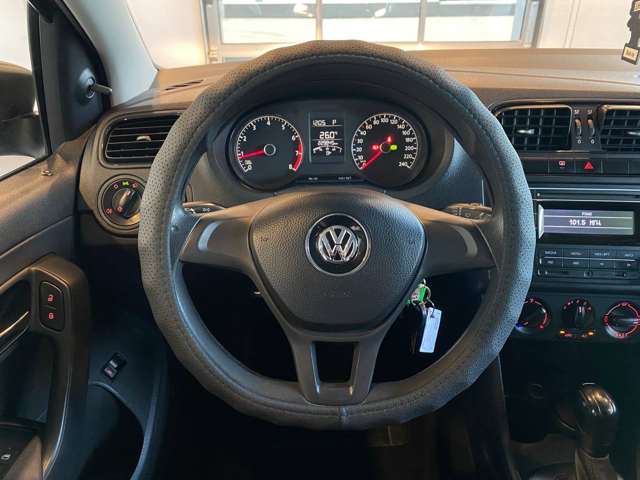 VOLKSWAGEN POLO