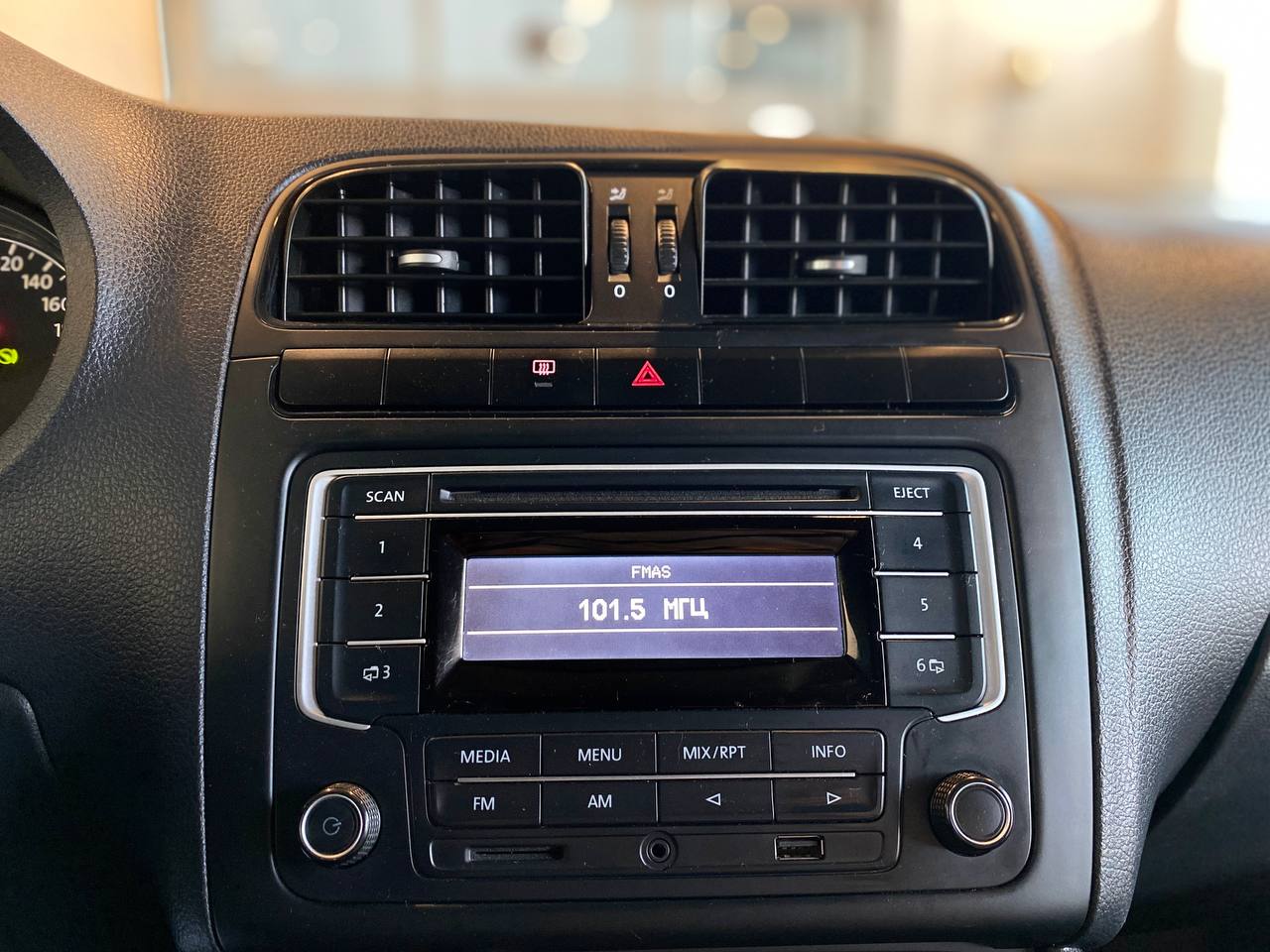 VOLKSWAGEN POLO