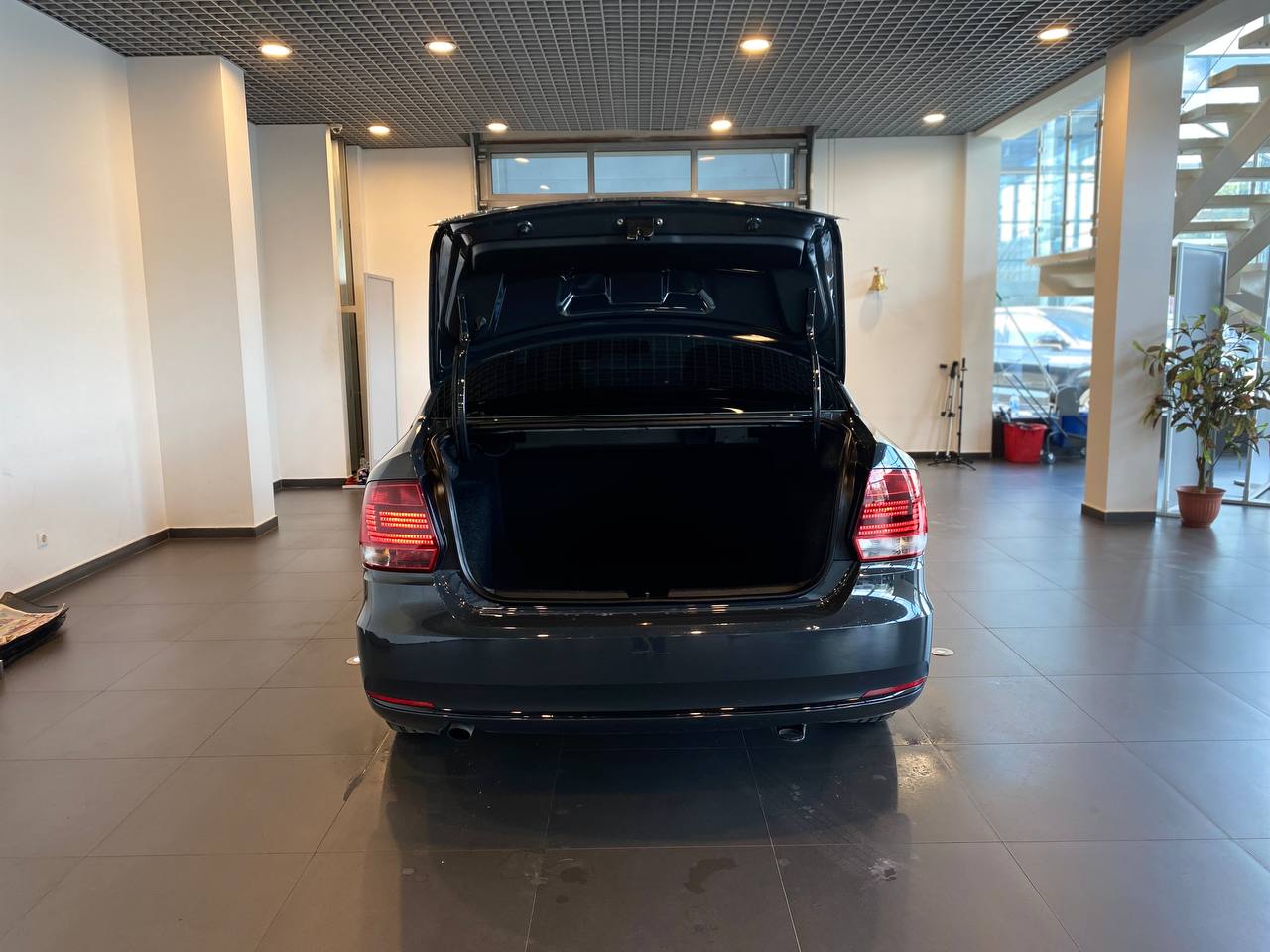 VOLKSWAGEN POLO