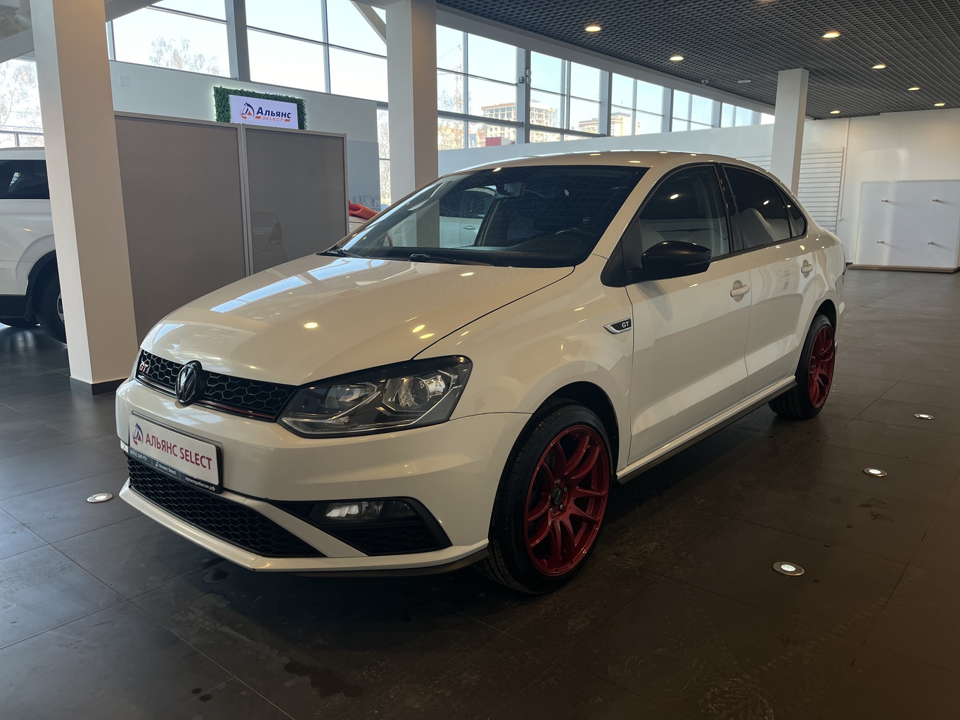 VOLKSWAGEN POLO