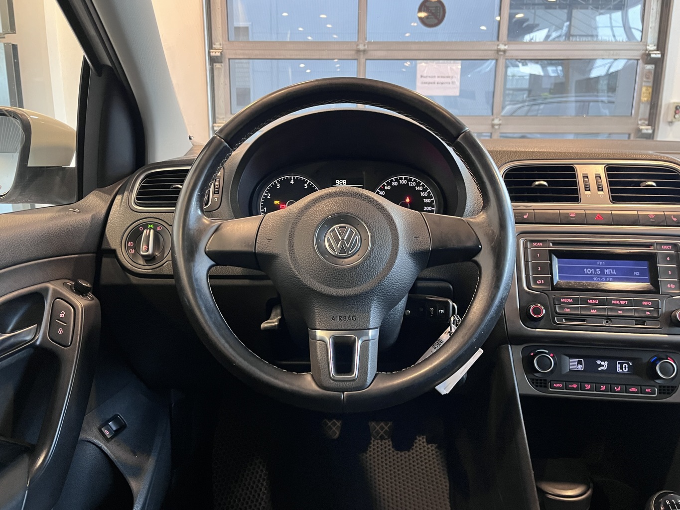 VOLKSWAGEN POLO
