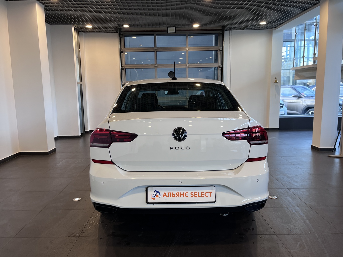 VOLKSWAGEN POLO