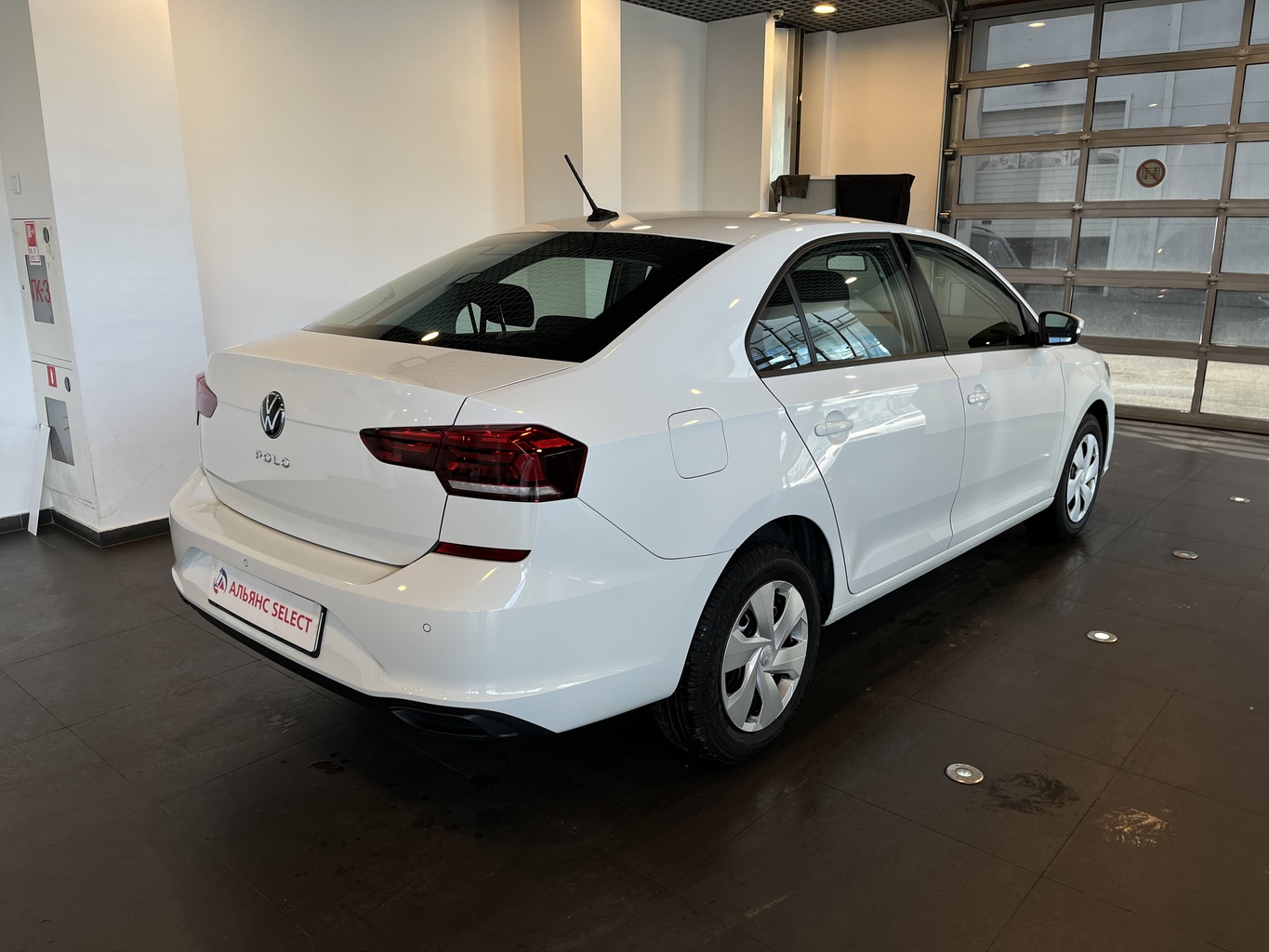 VOLKSWAGEN POLO