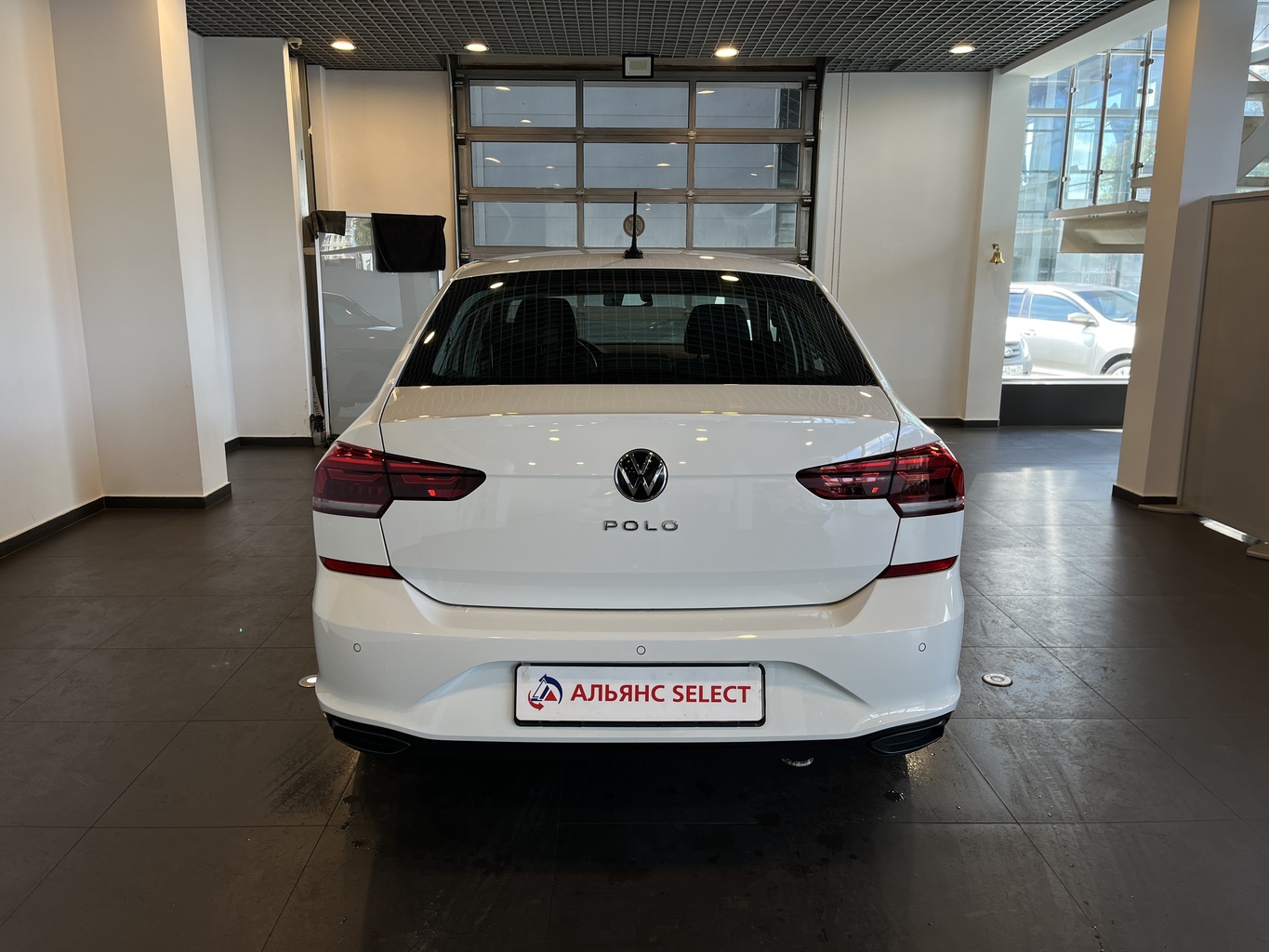 VOLKSWAGEN POLO