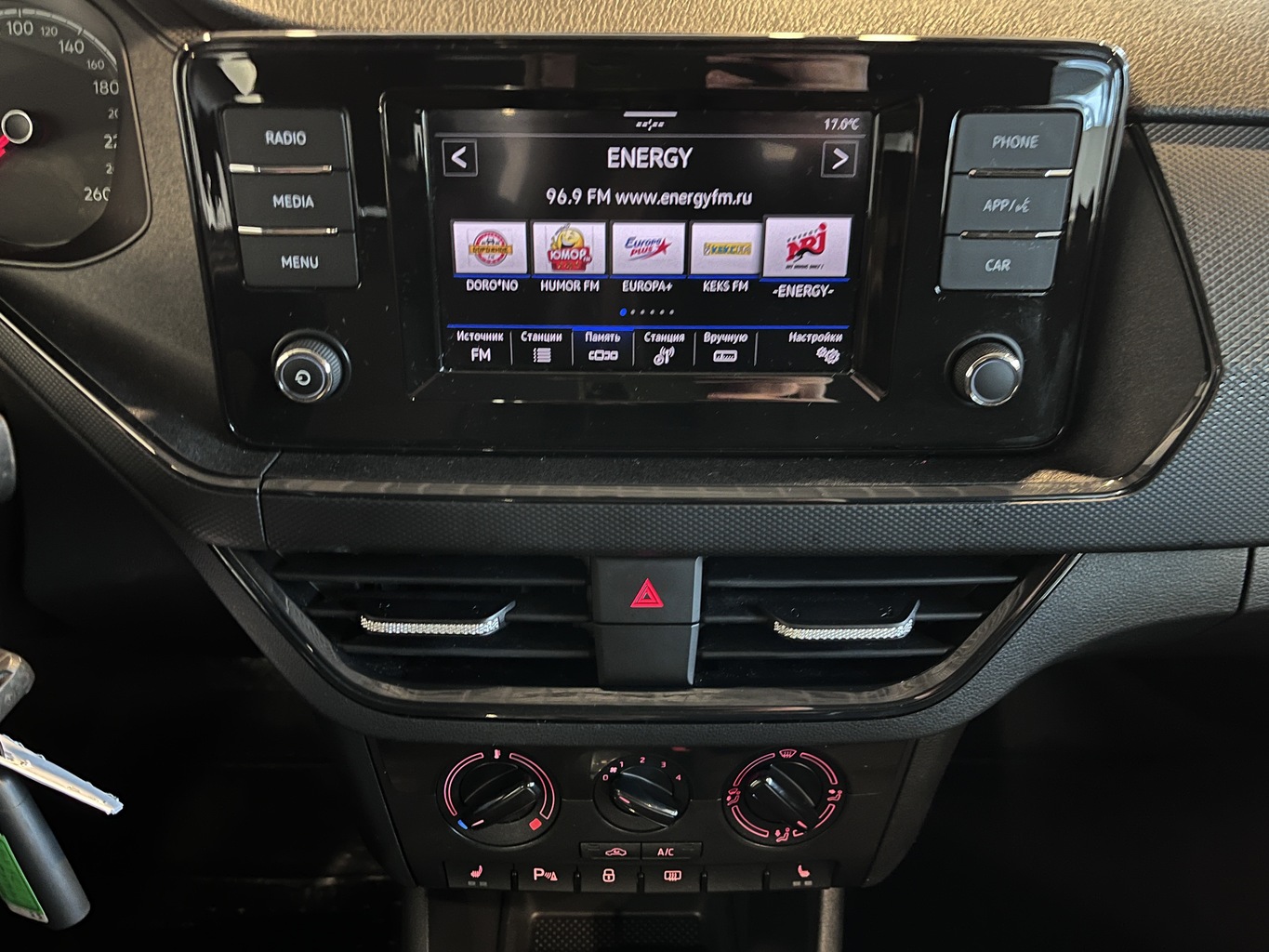 VOLKSWAGEN POLO
