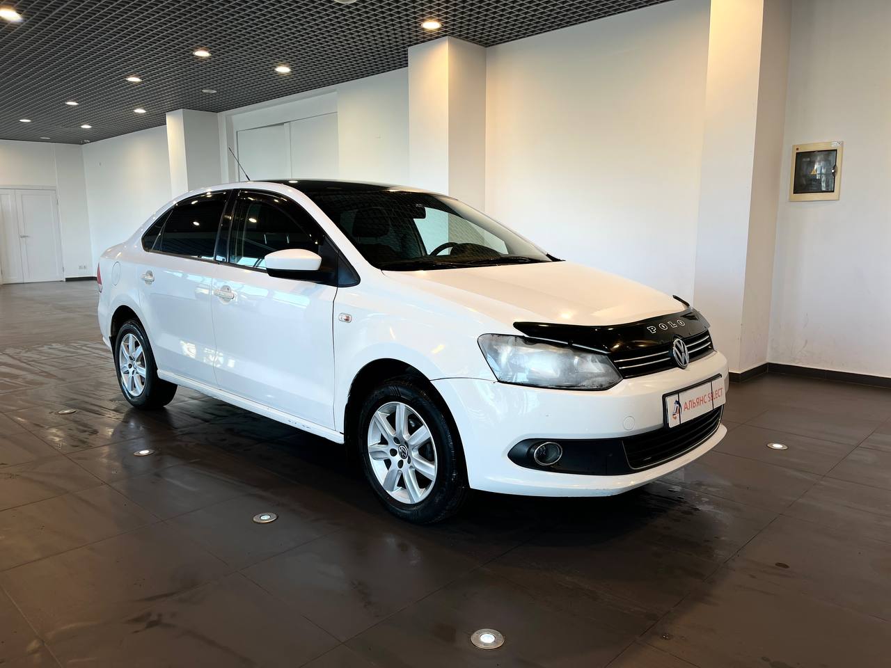 VOLKSWAGEN POLO