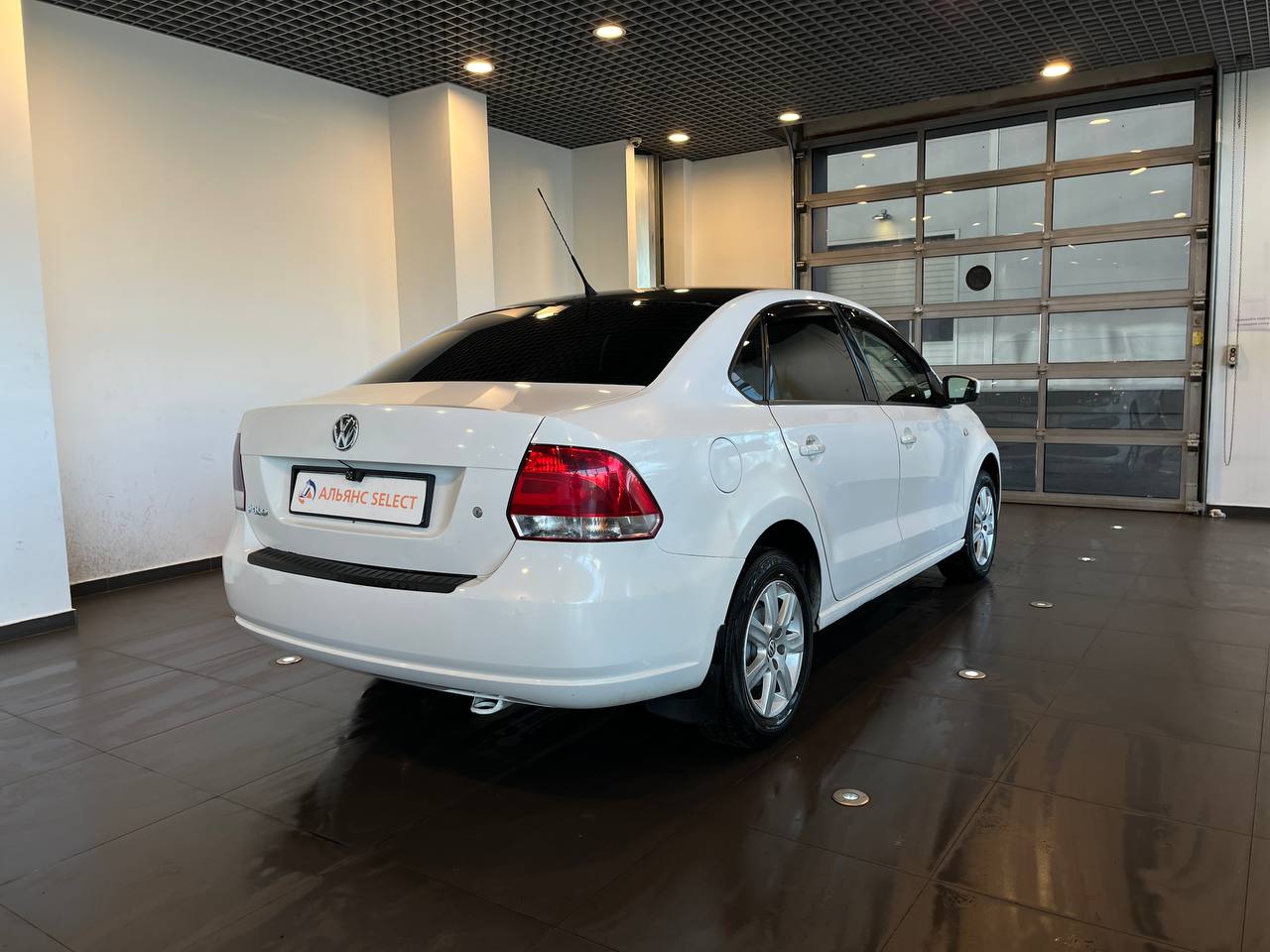 VOLKSWAGEN POLO
