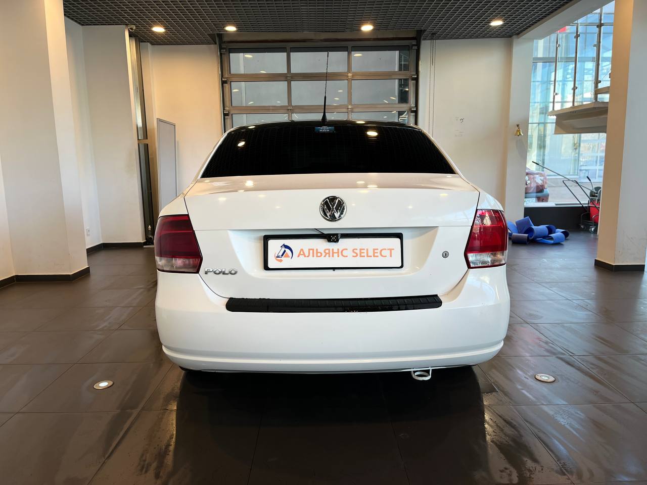 VOLKSWAGEN POLO